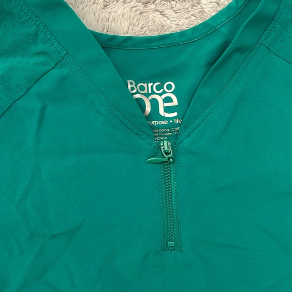 Hunter Green Barco One Scrub Top! - Picture 3 of 4